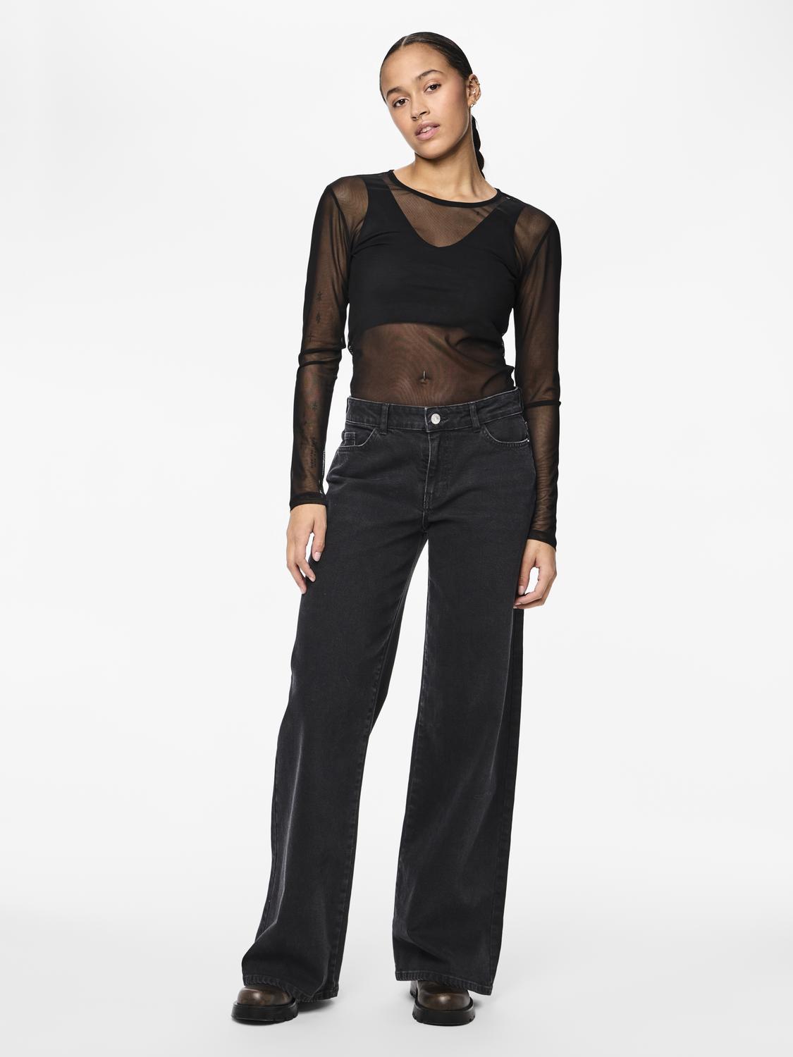 model_shot-front_full